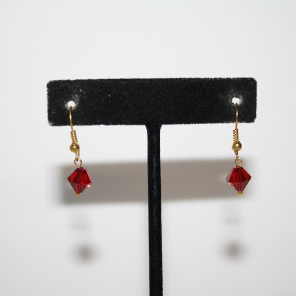 Beautiful NWOT gold and ruby red crystal dangle earrings 1.25" - Picture 3 of 4